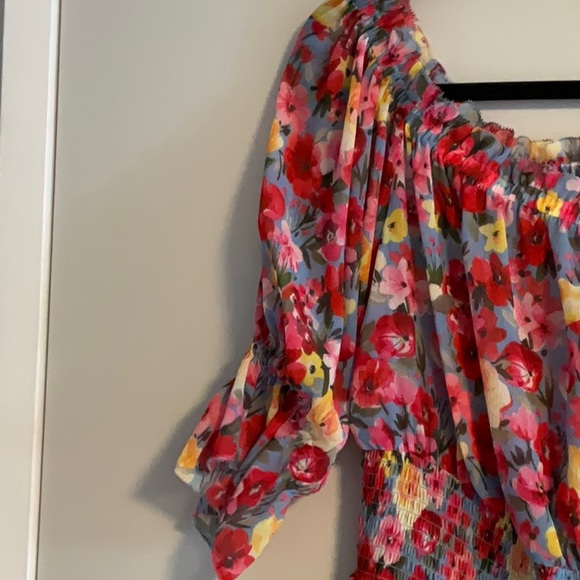 Feminine blouse - Picture 2 of 12